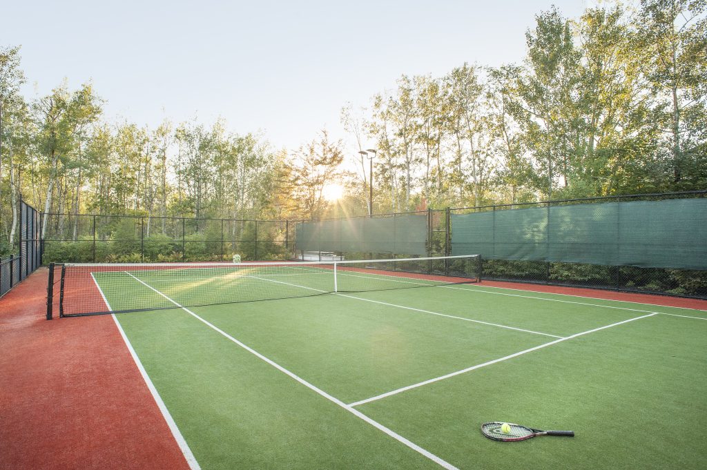 Tennis extérieur à la maison