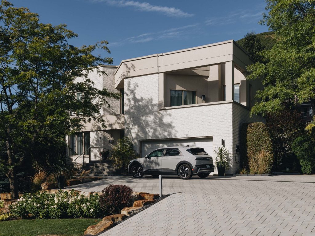 Entrée d'auto en pavé sur terrain dénivelé à St-Hilaire