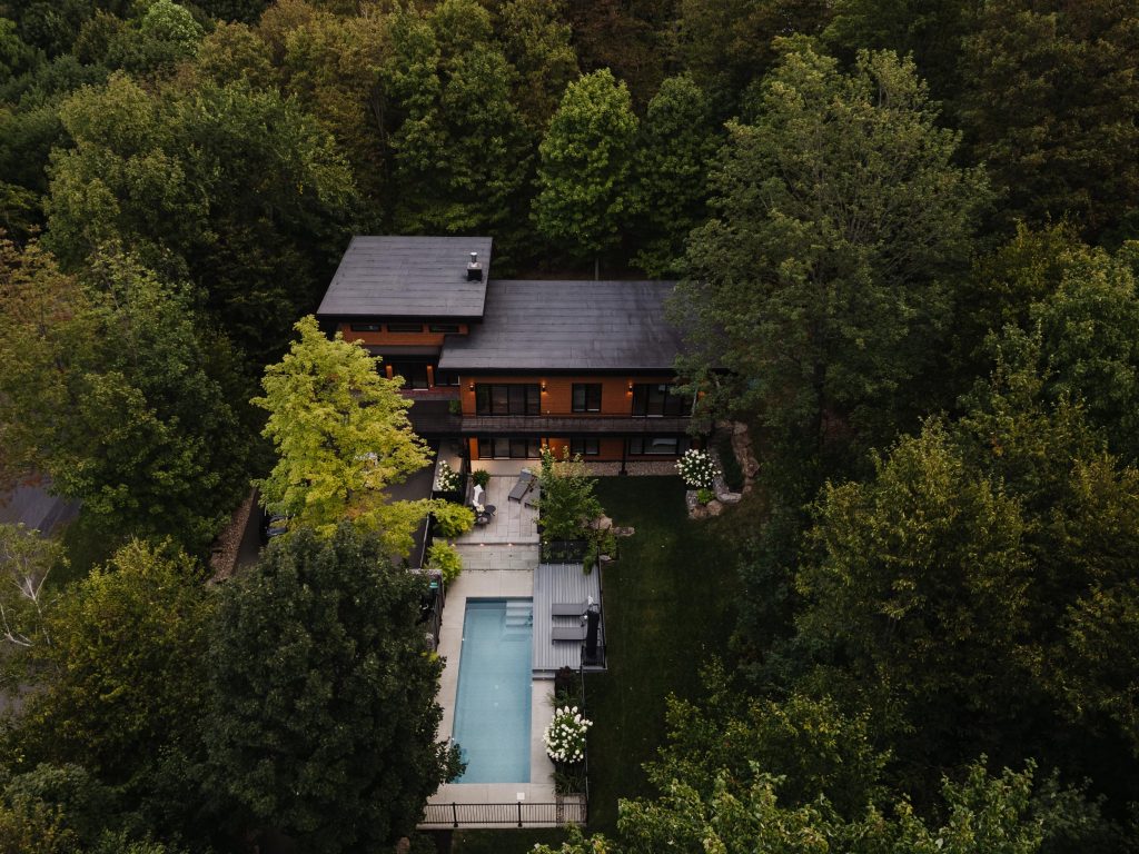 Aménagement paysager en terrain boisé à Shefford