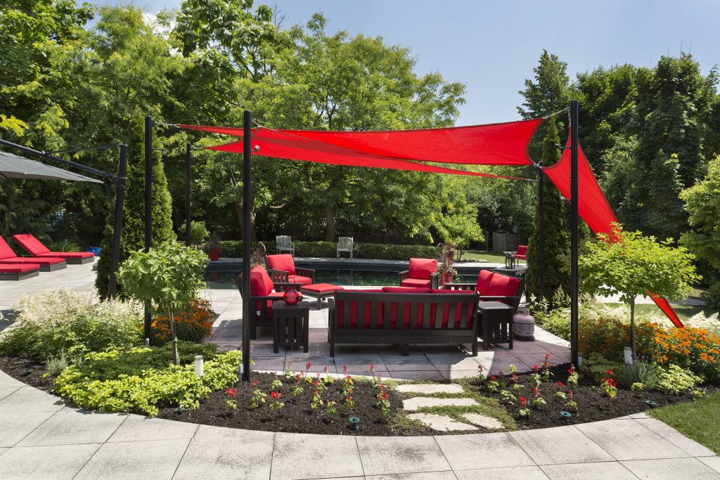 Aménagement paysager de cour arrière réalisé à Longueuil